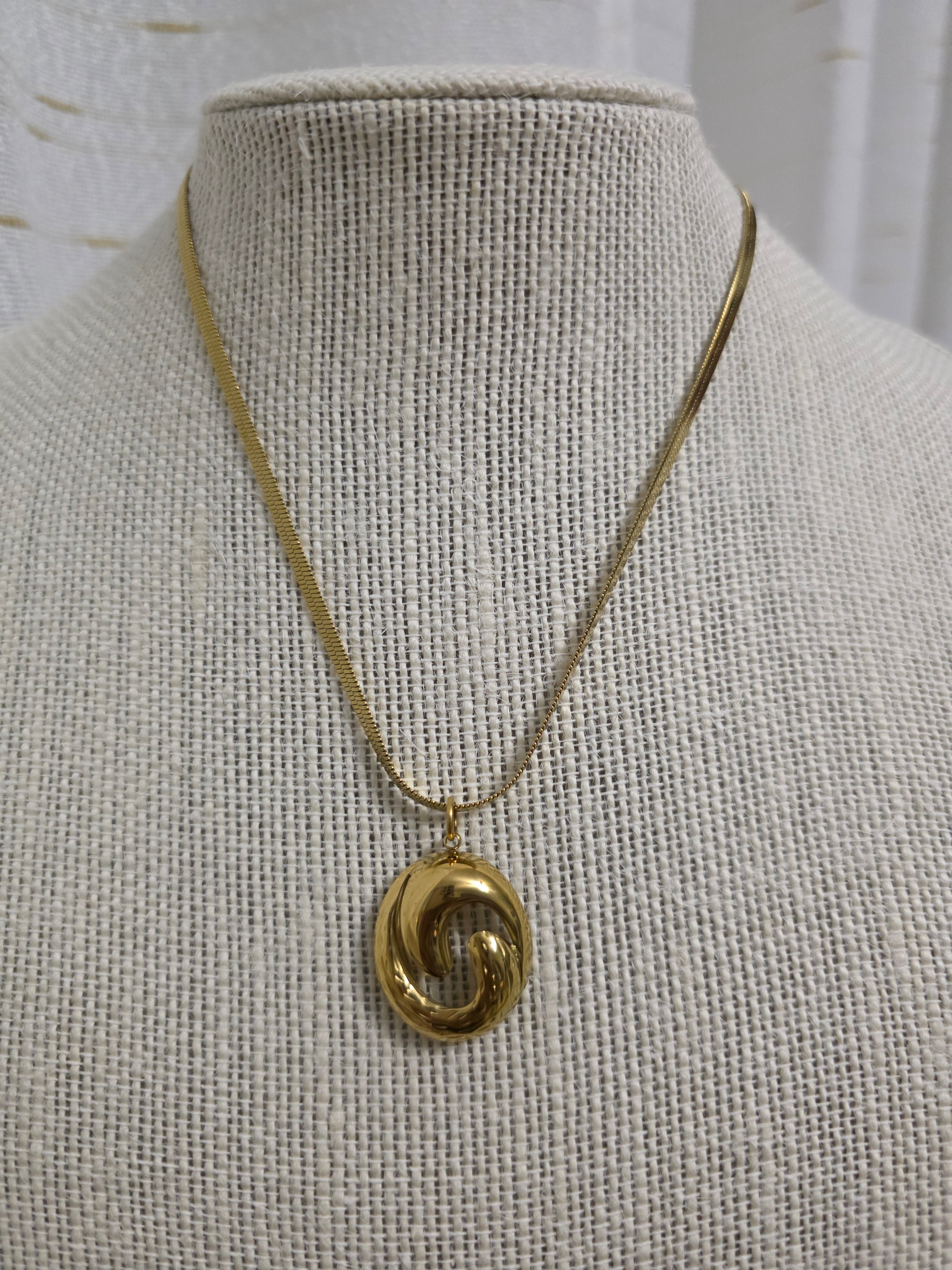 Collar Eclipse Dorado