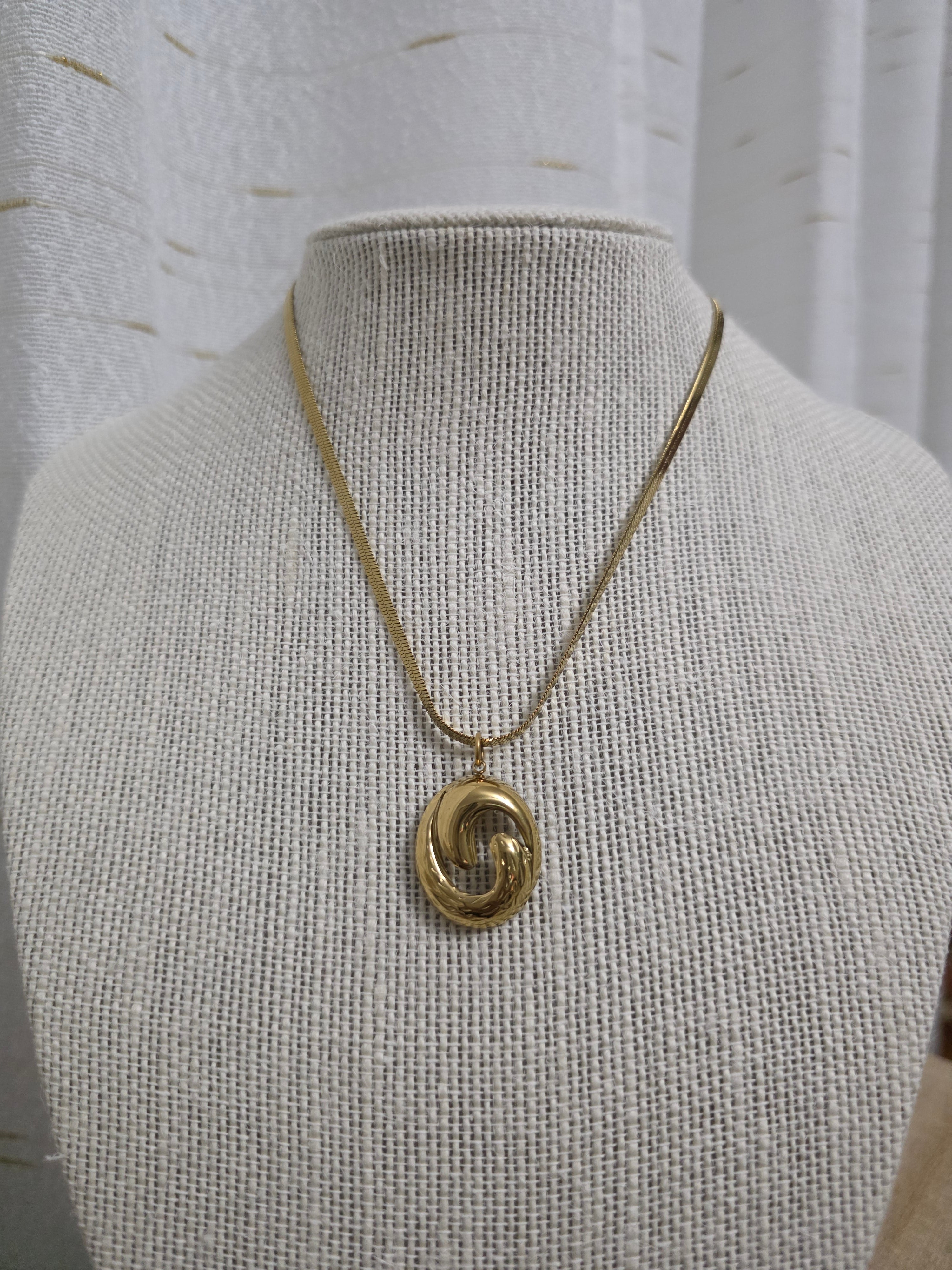 Collar Eclipse Dorado